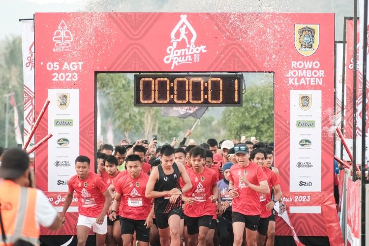 Jombor Run 2023 berlangsung meriah diikuti ribuan pelari dari Klaten, Salatiga, Demak, serta Sumatera. 