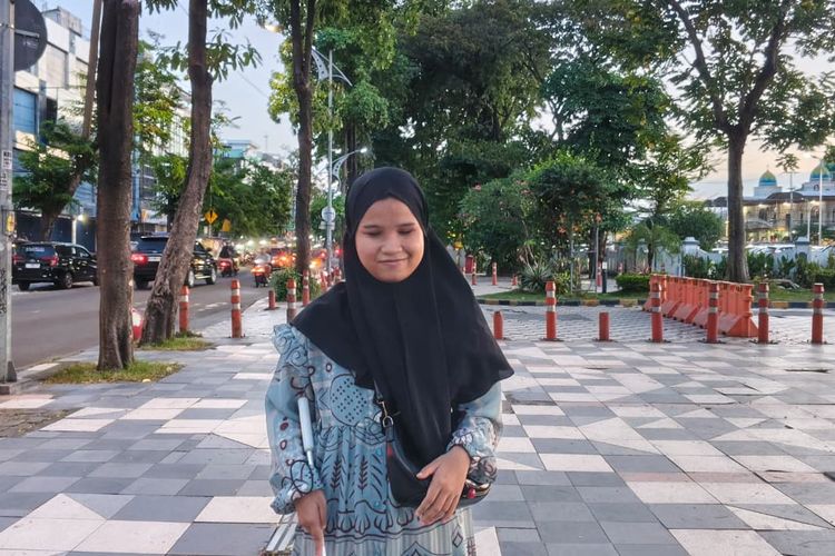 Pernah Jatuh karena Jalan Rusak, Miftah Soroti Guiding Block yang Belum Ramah Tunanetra di Surabaya