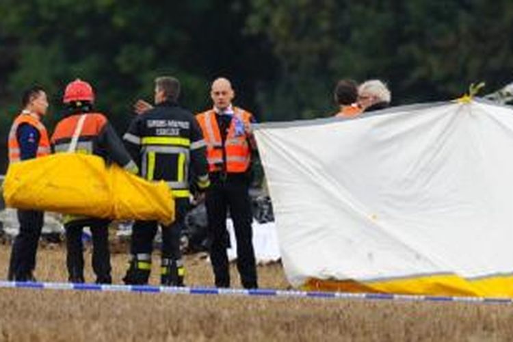 Sebuah pesawat jet kecil jatuh di Belgia, Sabtu (19/10/2013). Pilot dan sepuluh skydivers tewas. Raja, Perdana Menteri, dan Menteri Dalam Negeri Belgia sampai mendatangi lokasi kecelakaan tersebut. Investigasi untuk menentukan penyebab jatuhnya pesawat, masih berlangsung.