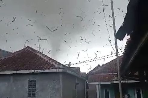 10 Rumah Rusak dan 2 Warga Terluka di Sumedang akibat Terjangan Angin Puting Beliung