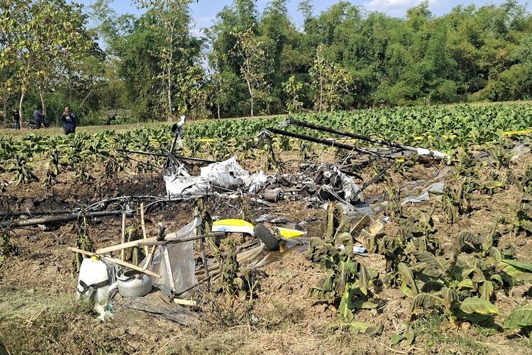 Pesawat Latih Jatuh di Blora, Pilot dan Co-pilot Berhasil Menyelamatkan Diri