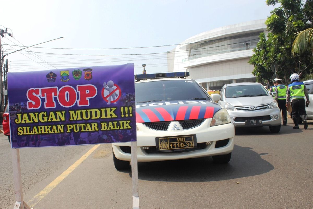 Jajaran Kepolisian Resor Cianjur, Jawa Barat, gencar melakukan pemeriksaan terhadap kendaraan terkait larangan mudik lebaran tahun ini.