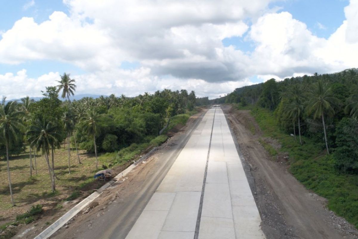 Konstruksi Tol Manado-Bitung di Sulawesi Utara.