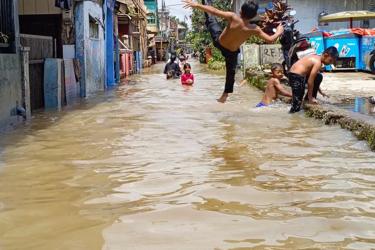 Dayeuhkolot Bandung Kembali Terendam Banjir, Warga Bersiaga Sejak Dini Hari