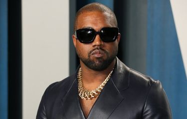 Rapper AS Kanye West menghadiri 2020 Vanity Fair Oscar yang digelar di The Wallis Annenberg Center, Beverly Hills, pada 9 Februari 2020. 
