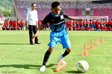 Presiden Jokowi Resmikan Akademi Sepak Bola Papua, Berharap Ada Penerus Boaz Solossa dkk