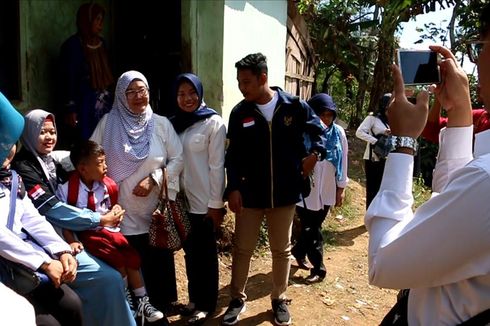 Kisahnya Viral, Bocah 7 Tahun ke Sekolah Pakai Baju Kotor Terima Sejumlah Bantuan