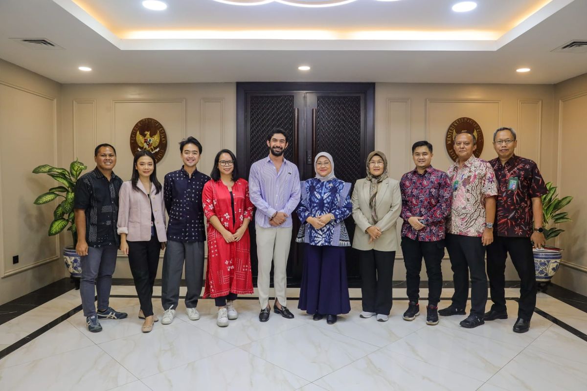 Menaker Ida Fauziyah saat menerima Komite Festival Film Indonesia Periode 2021-2023 di Kantor Kementerian Ketenagakerjaan (Kemenaker), Jakarta, Kamis (7/9/2023).