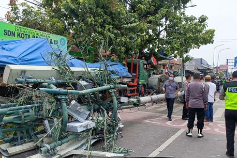 Truk Kontainer Tabrak Tiang hingga Roboh di Bekasi, 8 Orang Tewas, 7 Orang Terluka