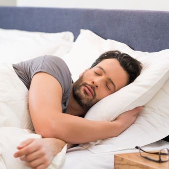 Penderita skoliosis memiliki posisi tidur yang direkomendasikan ahli bisa memberikan kenyamanan lebih, yaitu terlentang atau menyamping. 