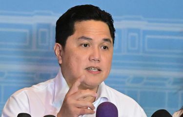 Menteri Pemuda dan Olahraga (Menpora) Erick Thohir usai mempertemukan juara dunia MotoGP Marc Marquez bersama dua pembalap muda Indonesia, Mario Aji dan Veda Ega Pratama, dengan Presiden Prabowo Subianto di Kompleks Istana Kepresidenan, Jakarta Pusat, Selasa (30/9/2025).