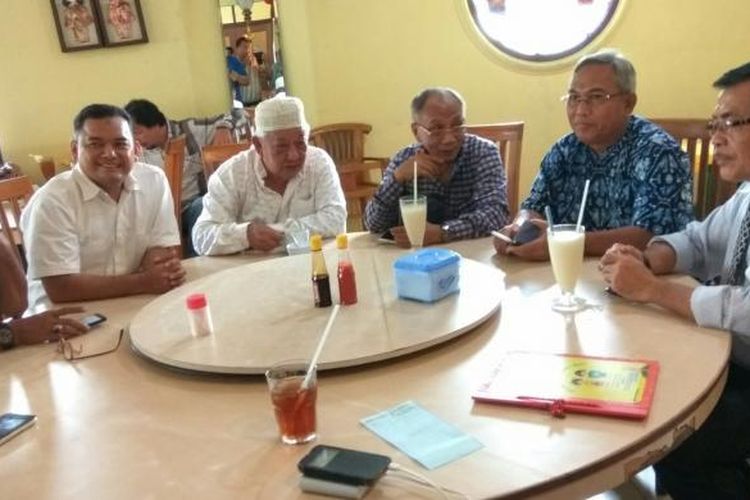 Pertemuan antara tokoh masyarakat adat Dayak dan Melayu yang menghasilkan kesepakatan untuk menjaga situasi keamanan di Kalbar tetap kondusif yang diselenggarakan di Sari Bento, Jalan Ahmad Yani, Pontianak (20/1/2017)