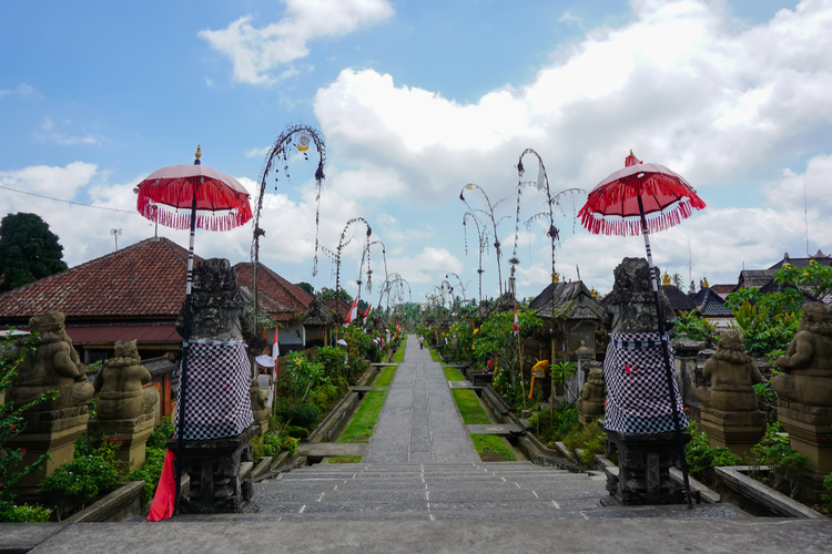 (Ilustrasi Hari Raya Nyepi) Jalan utama Desa Penglipuran.