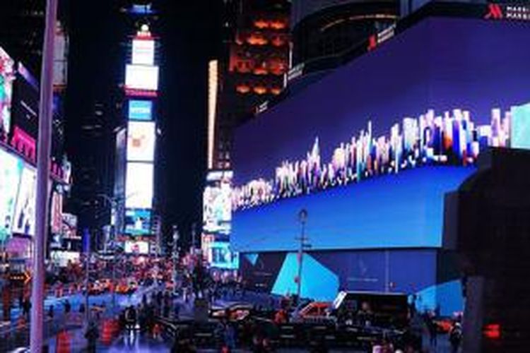 Lokasi penempatan iklan Google di Times Square, New York, AS.