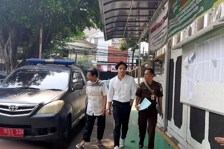 Jefri Nichol menjalani sidang kasus penyalahgunaan narkoba di Pengadilan Negeri (PN) Jakarta Selatan, Senin (14/10/2019).