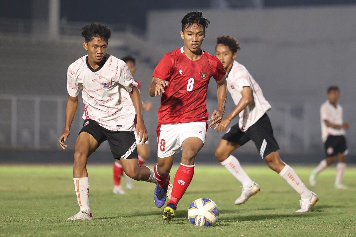 Laga uji coba timnas U19 Indonesia vs Persija Jakarta di Stadion Madya, Senayan, Jakarta, pada Jumat (24/6/2022) malam WIB. 