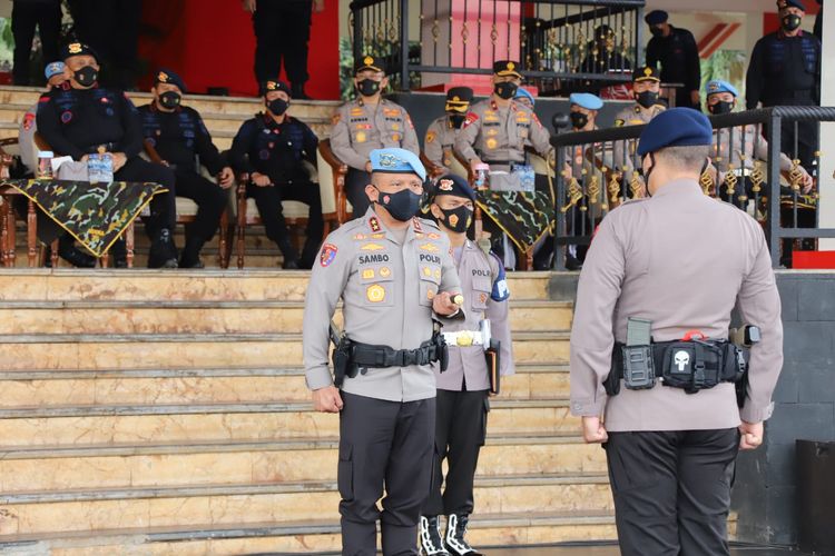 Kepala Divisi (Kadiv) Propam Polri, Irjen Pol Ferdy Sambo di Lapangan Singalodaya Satlat Brimob Cikeas Polri, Kamis (12/5/2022). Foto: Divisi Propam Polri