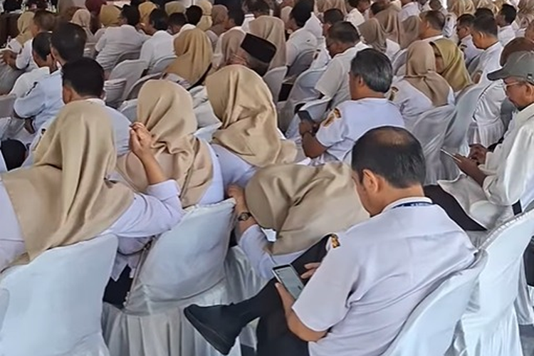 ASN Pati Asyik Main HP saat Sosialisasi Antikorupsi KPK, Plt Bupati: Masyarakat Mengawasi