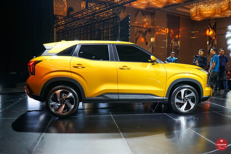 Tampilan samping The New SUV, mobil baru lansiran Mitsubishi berbasis XFC Concept