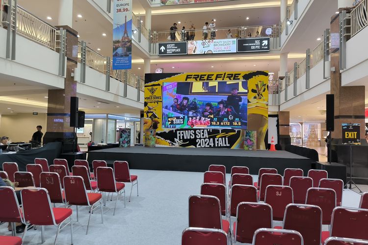 Garena turut menghadirkan area komunitas yang mencakup berbagai minigame untuk mendapatkan merchandise Free Fire, area untuk mabar mode Clash Squad di game Free Fire, hingga area watch party untuk nobar apabila venue pertandingan penuh.