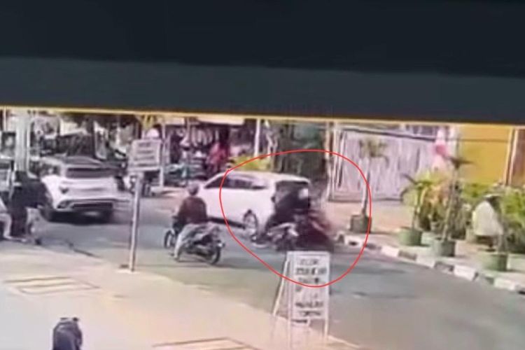 Diduga Main HP di Jalan, Pelajar Dijambret di Grogol Jakbar Sampai Jatuh