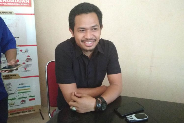 Ketua Bawaslu Kota Makassar Nursari saat diwawancara di kantor Bawaslu Makassar, Sulawesi Selatan, Kamis (9/5/2019).