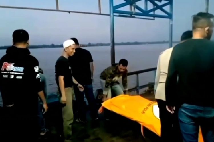 Ibu dan Anak Ditemukan Tewas dalam Pompong Diduga Tersambar Petir di Riau
