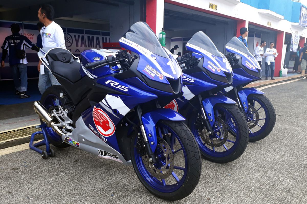 Yamaha R15 baru yang disiapkan untuk dijajal para pemesan online.