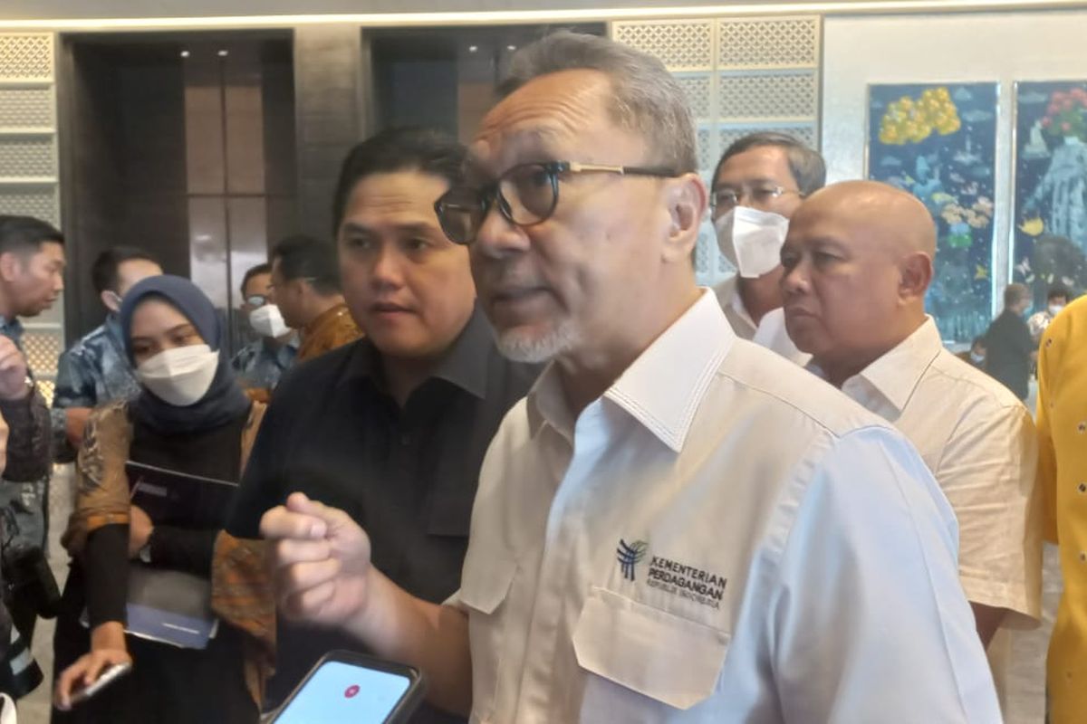 Menteri Perdagangan Zulkifli Hasan dan Menteri BUMN Erick Tohir melakukan kunjungan kerja di Semarang, Jumat (2/12/2022).
