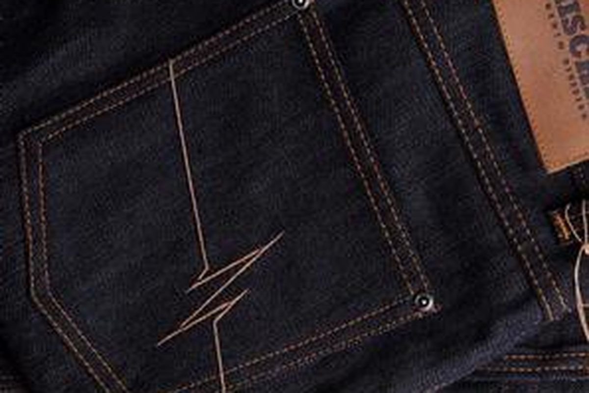 Contoh pola stitch pada saku belakang jeans koleksi Mischief Denim.