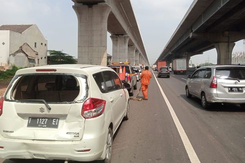Kurang Antisipasi, Tiga Minibus Terlibat Tabrakan Beruntun di Tol Jakarta-Cikampek Km 20
