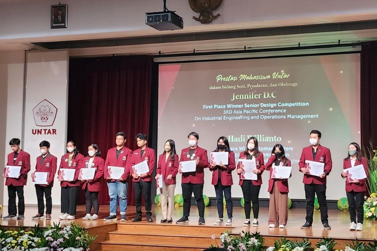 Peringati Hardiknas, Untar Beri Penghargaan bagi Dosen dan Mahasiswa Berprestasi