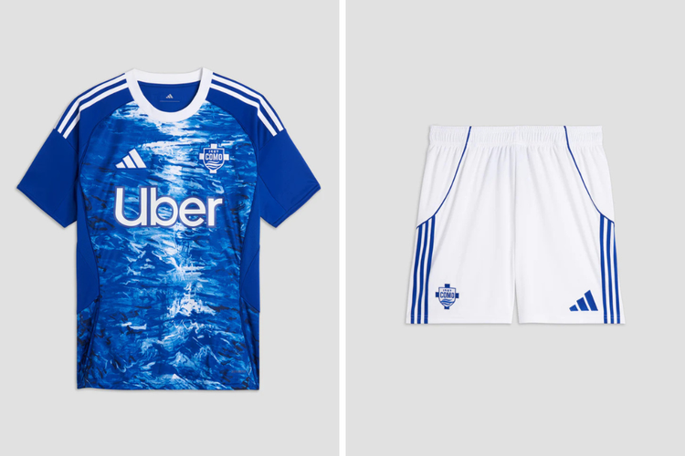 Jersey Como 1907 karya Didit Hediprasetyo menampilkan keindahan Danau Como dengan sentuhan seni. Simak detailnya berikut ini.