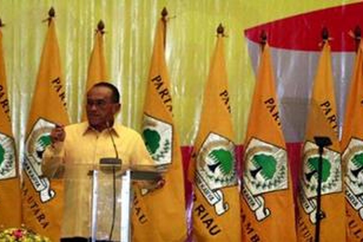 Ketua Umum DPP Partai Golkar, Aburizal Bakrie, menyampaikan pidato politik pertamanya dalam pentupan Munas Golkar VIII di Hotel Labersa Pekanbaru, Kamis (8/10/2009).