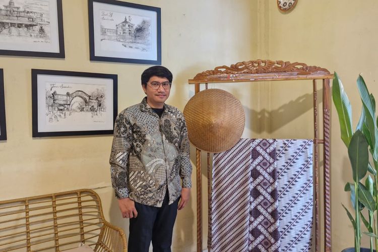 Harko (37), suami Ocha (34) yang menjadi support system dalam membantu meringankan beban pikiran Ocha ketika sedang merasa tidak cukup baik menjadi seorang ibu.