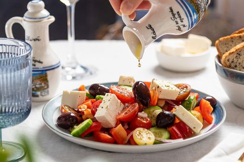 Resep Greek Salad dengan Minyak Zaitun, Salad ala Restoran