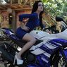 Ladies, Ini Cara Aman Bonceng Pakai Motor Sport