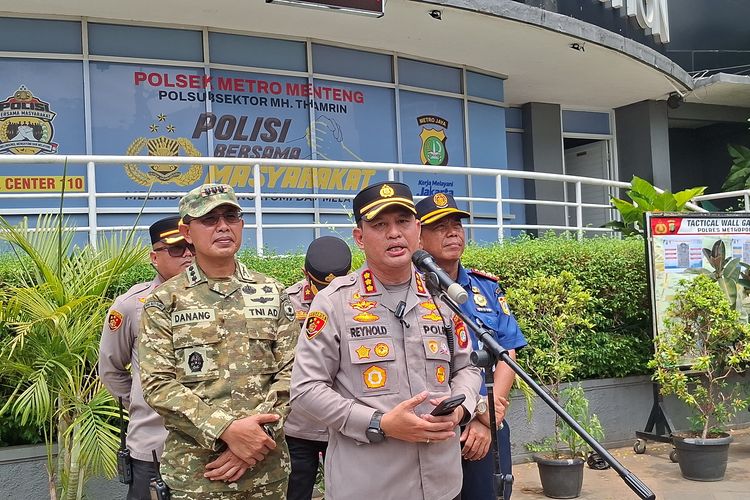 Polisi Periksa CCTV dan Personel Jaga, Telusuri Cara 6 Aktivis Greenpeace Panjat Monumen Bundaran HI