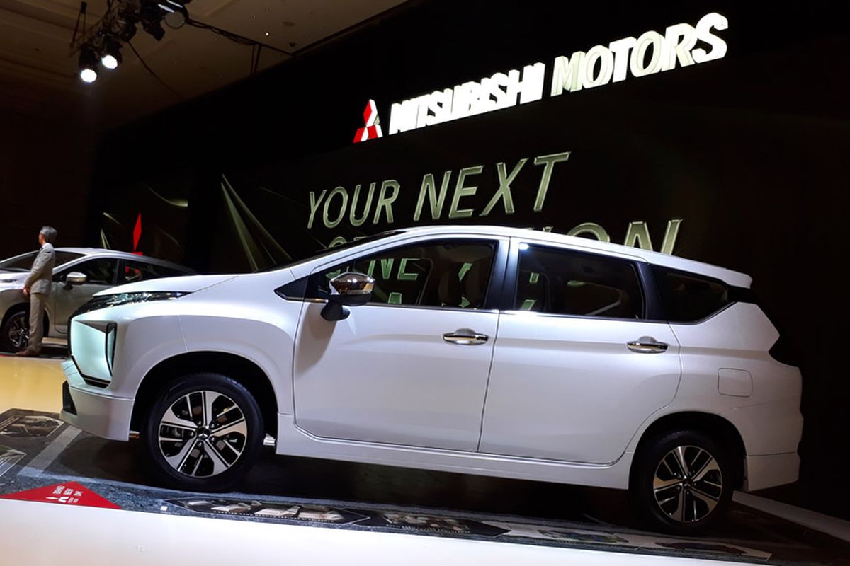 Tampang samping, MItsubishi Expander.