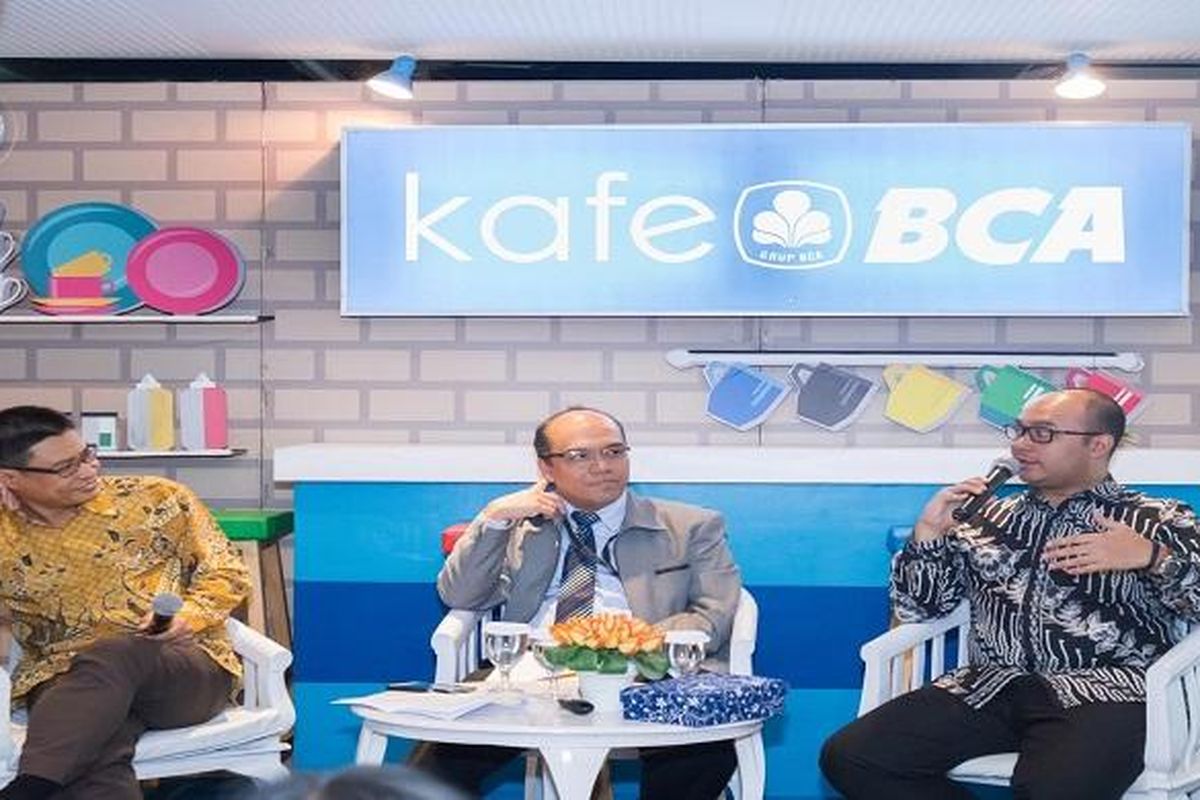 Kafe BCA merupakan forum berbagi insight dan pemahaman akan pelaksanaan service excellence di BCA yang merupakan bagian dari Semua Beres Campaign. Kafe BCA sudah keempat kalinya diselenggarakan dan secara konsisten membahas berbagai tema aktual dalam rangka memberikan nilai tambah bagi masyarakat.