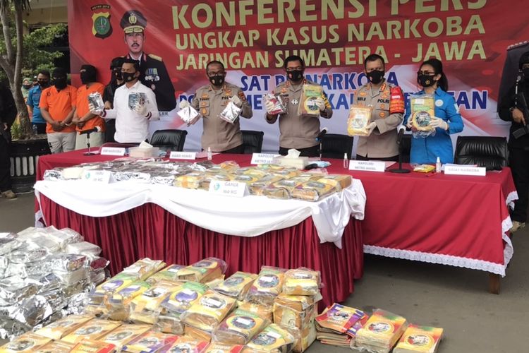 Police in Jakarta seize hundreds of kilograms of crystal meth and other drugs