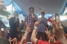 Djarot Sumbang Lagu dan Berjoget di Acara Pernikahan Warga