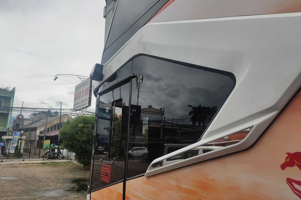 Spion kamera di bus AKAP PO Harapan Jaya bodi Avante D1