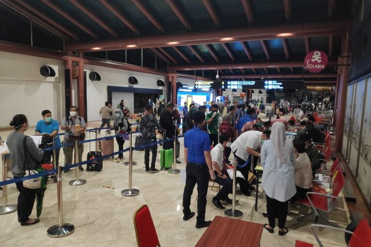 Suasana pengoperasian kembali Lion Air di bandara Soekarno Hatta, Tangerang, Banten, Minggu (10/5/2020)