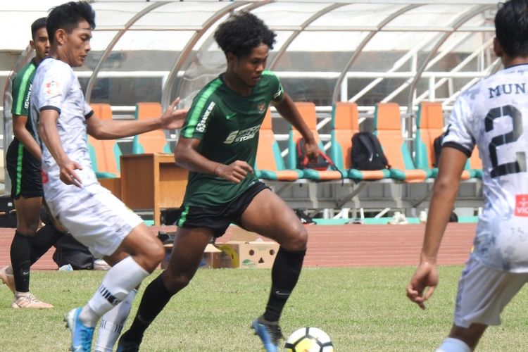 Timnas U-19 Indonesia beruji coba dengan PS Tira Persikabo di Stadion Pakansari, Cibinong, Kabupaten Bogor, Jawa Barat, Sabtu (12/10/2019).