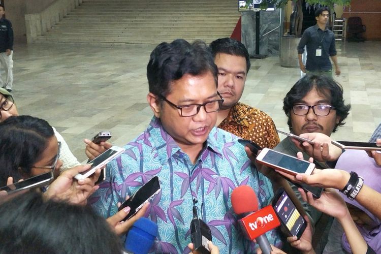 Wakil Ketua Umum Partai Amanat Nasional (PAN) Viva Yoga Mauladi saat ditemui di Kompleks Parlemen, Senayan, Jakarta, Senin (17/12/2018).  