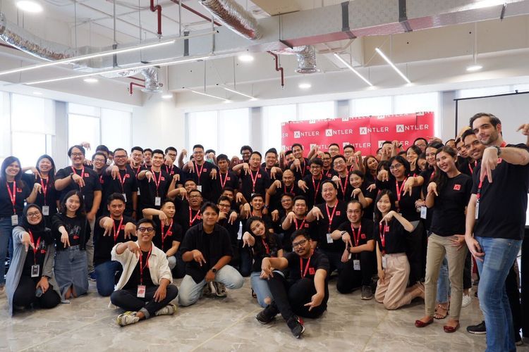 Venture Capital Antler perkenalkan program Day Zero yang dampingi startup pemula dari nol, mulai dari pendanaan hingga mentoring. Tahun ini sendiri VC Antler menargetkan berinvestasi ke 30 startup di Indonesia. 