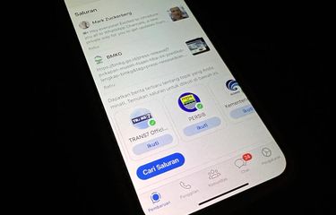 Cara menambahkan saluran WhatsApp dengan follow akun.