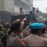 Demo Pilkada di Ternate Ricuh, Massa dan Polisi Saling Dorong
