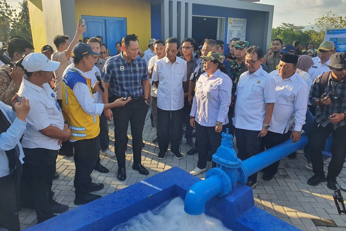 Menteri Koordinator Bidang Infrastruktur dan Pembangunan Kewilayahan, Agus Harimurti Yudhoyono (AHY)melihat Rehabilitasi Jaringan Irigasi Air Tanah (JIAT) Sp Kelor di Karangmojo, Gunungkidul, Daerah Istimewa Yogyakarta, Rabu (8/10/2025) petang